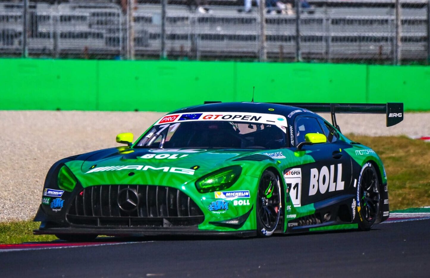Team Motopark Mercedes in pole a Monza