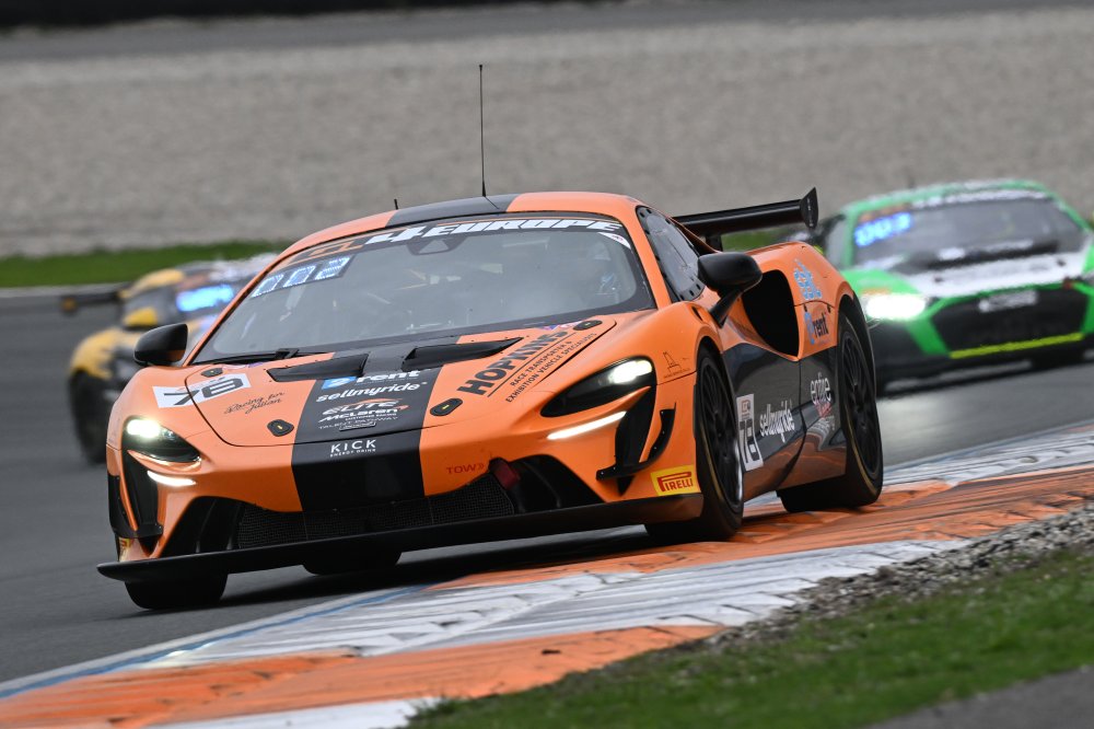 Elite McLaren concede il bis a Zandvoort, Cresswell/Hart nuovi leader Silver