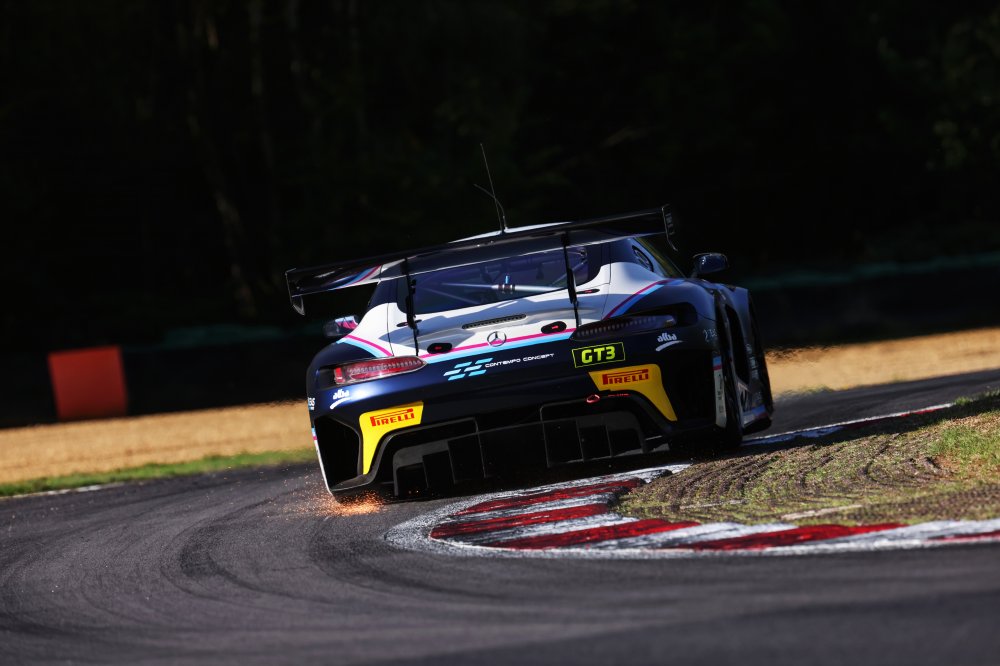 2 Seas Motorsport in pole per la finale di Brands Hatch