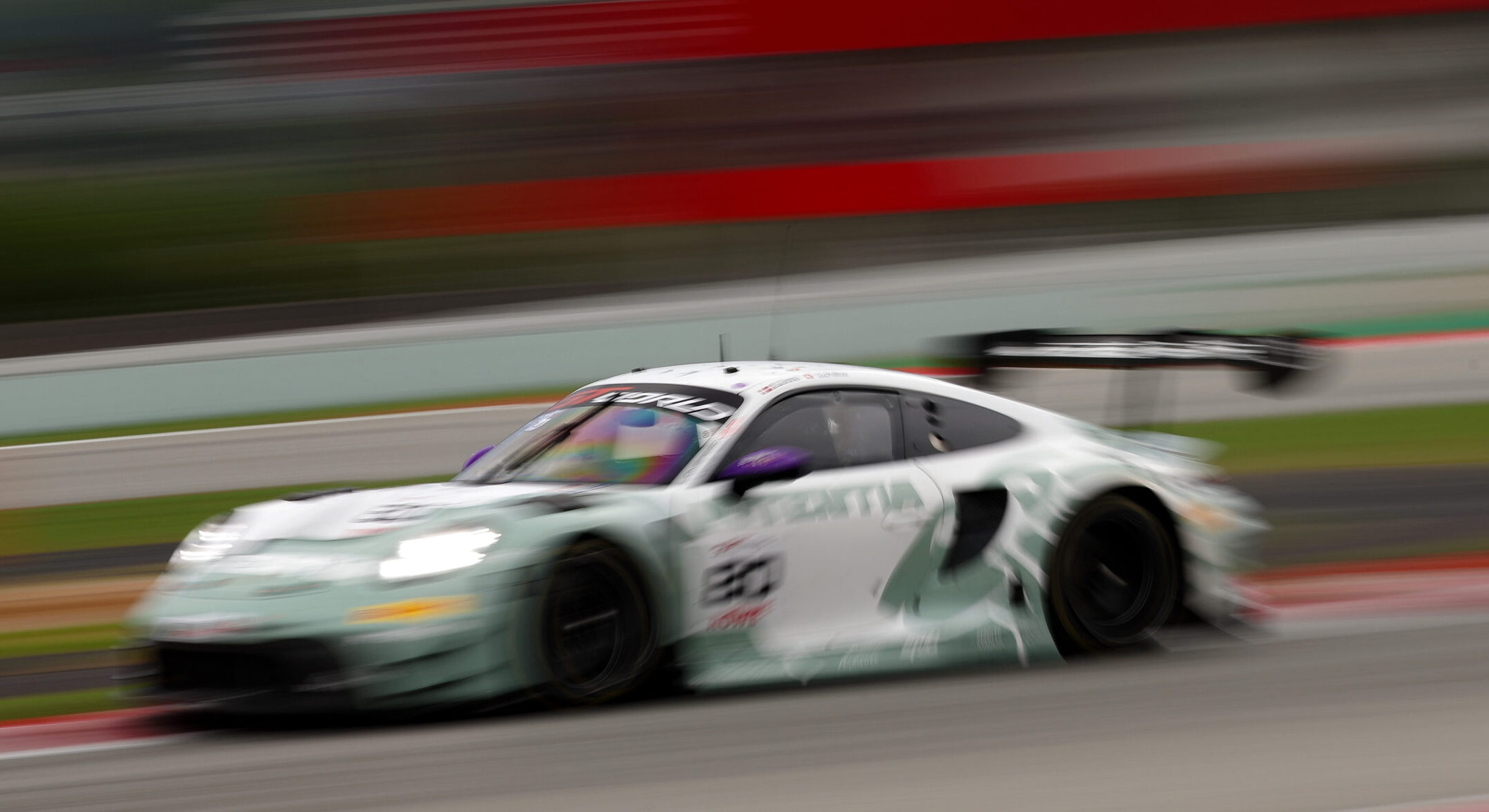 Barcellona, FP1: Buus apre le danze