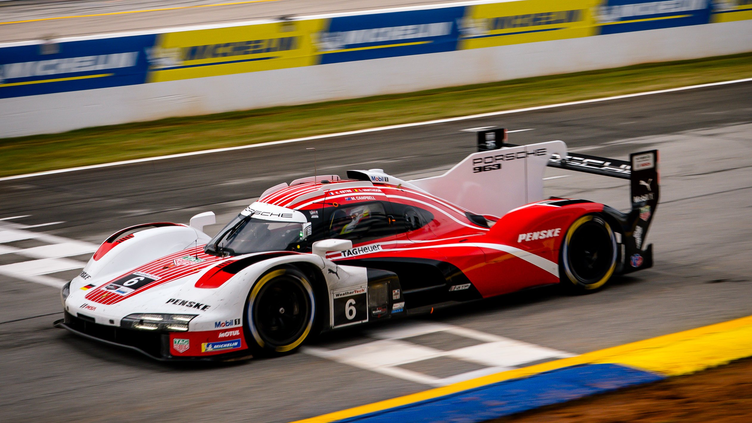Petit Le Mans: Porsche vince nel finale. Drudi svetta con Aston, BMW campione GTD PRO