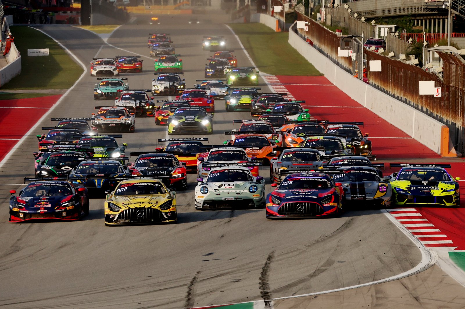 Verstappen arricchisce la finale di Portimao. Ultimi titoli in palio in Portogallo